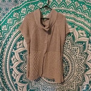 Cable knit short sleeve sweater